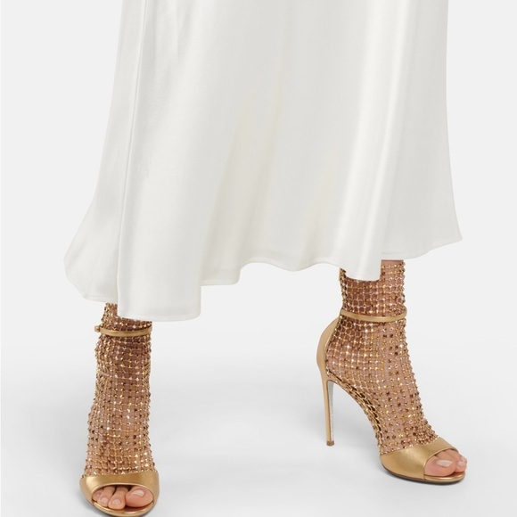 Elegant Gold Stiletto Heels - Picture 14 of 14